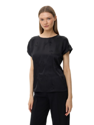 50451 KMX Czarna bluzka z delikatnym haftem