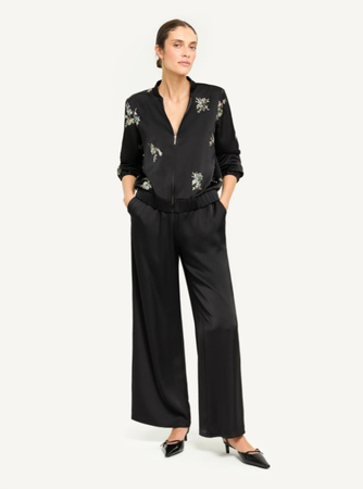 80897 KMX Szerokie spodnie z satynowym połyskiem – czarne