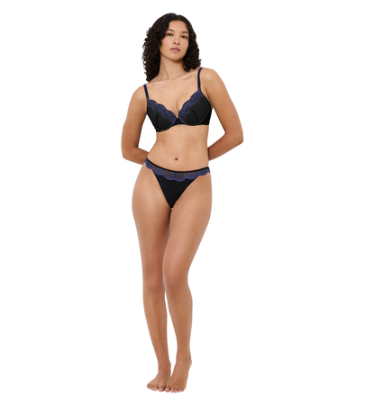 Triumph Comfort Glam String /04 Majtki TRIUMPH 