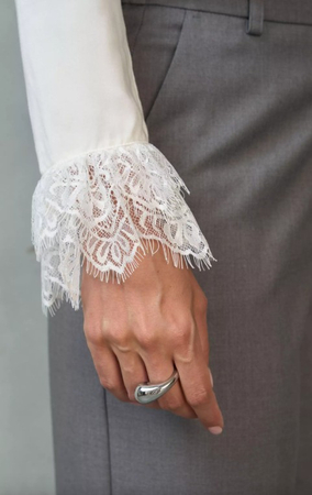 7689-1 EZURI Biała bluzka z koronką LIVIA