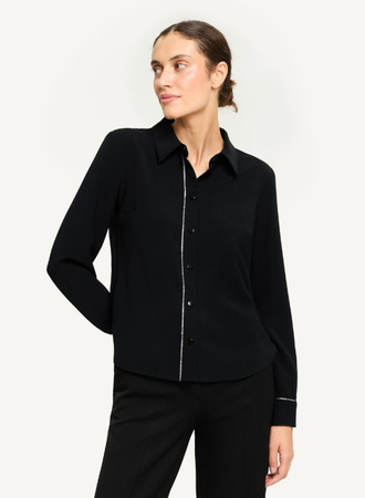 50427 KMX Bluzka koszulowa z ozdobną taśmą – czarna