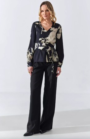 7670 EZURI  Elegancka bluzka z nadrukiem ISOLA