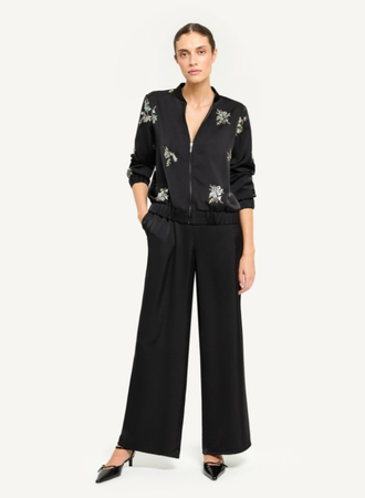 10786 KMX Satynowa bomberka z ozdobnym haftem - czarna
